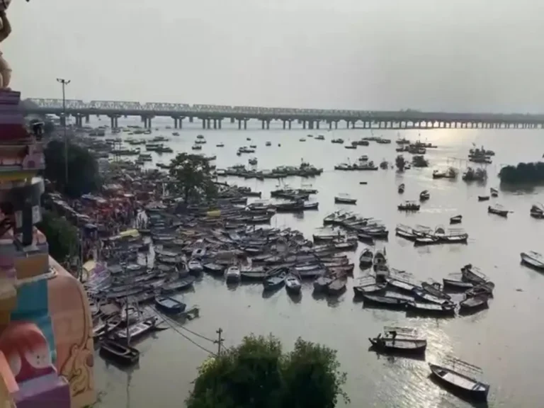 Prayagraj Flood Alert: Ganga and Yamuna Near Danger Mark, Water Level Crosses Warning Point, Evacuation Begins